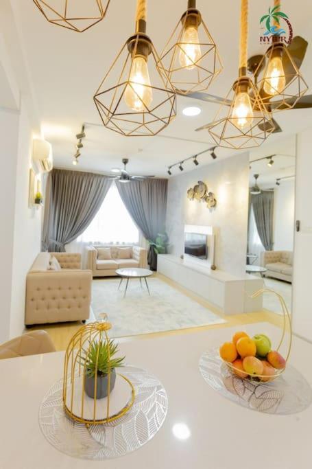 New Drawbridge Condo With Seaview And Pool 쿠알라트렝가누 외부 사진