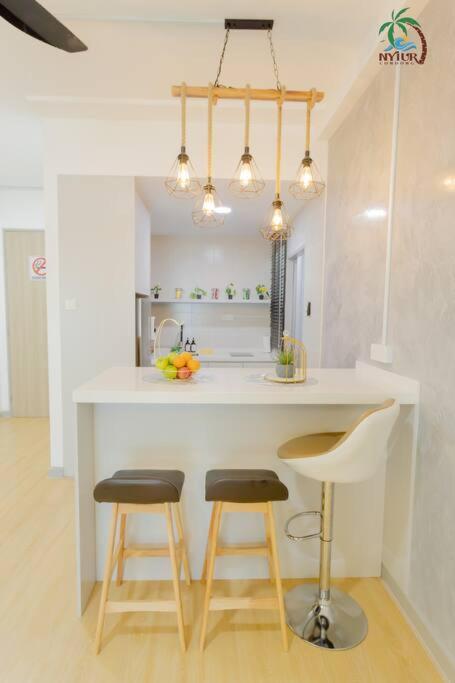 New Drawbridge Condo With Seaview And Pool 쿠알라트렝가누 외부 사진
